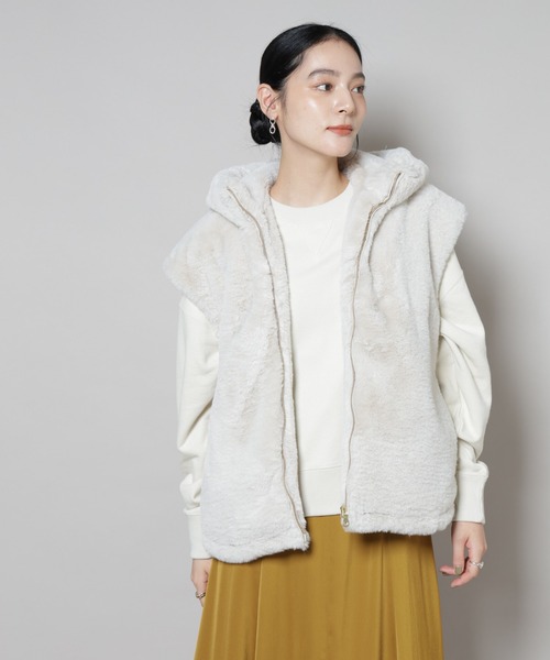 ナノ・ユニバース　フェイクファーフードベスト　今期品タグ付き新品 フェイクファー フードベスト