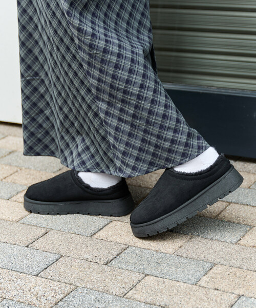 FREAK'S STORE(フリークスストア)の「限定展開 センターシーム ムートン スリッポン シューズ(スリッポン・レディース・ベージュ/ブラック/キャメル・38/37/36)」の9枚目の写真