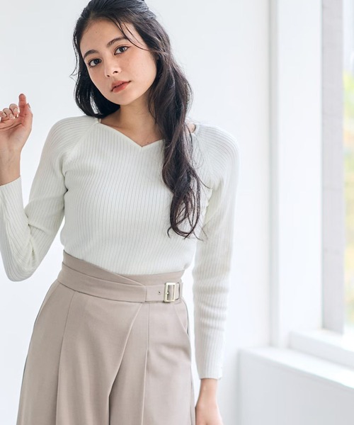 12Twelve Agenda（トゥエルブ　アジェンダ）の「ハートネック袖口アソートパールリブニットプルオーバー（ニット/セーター・レディース・ピンク/チャコールグレー/ブルー/ブラック/グレイッシュベージュ/オフホワイト/サックスブルー・M）」の2枚目の写真