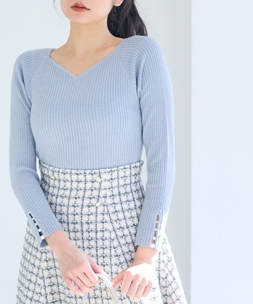 12Twelve Agenda（トゥエルブ　アジェンダ）の「ハートネック袖口アソートパールリブニットプルオーバー（ニット/セーター・レディース・ピンク/チャコールグレー/ブルー/ブラック/グレイッシュベージュ/オフホワイト/サックスブルー・M）」の5枚目の写真