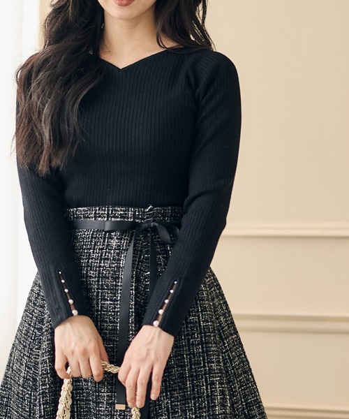 12Twelve Agenda（トゥエルブ　アジェンダ）の「ハートネック袖口アソートパールリブニットプルオーバー（ニット/セーター・レディース・ピンク/チャコールグレー/ブルー/ブラック/グレイッシュベージュ/オフホワイト/サックスブルー・M）」の3枚目の写真