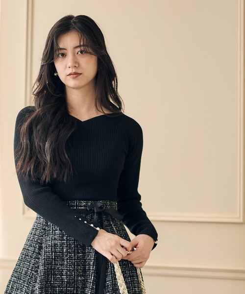 12Twelve Agenda（トゥエルブ　アジェンダ）の「ハートネック袖口アソートパールリブニットプルオーバー（ニット/セーター・レディース・ピンク/チャコールグレー/ブルー/ブラック/グレイッシュベージュ/オフホワイト/サックスブルー・M）」の17枚目の写真