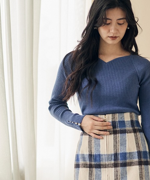 12Twelve Agenda（トゥエルブ　アジェンダ）の「ハートネック袖口アソートパールリブニットプルオーバー（ニット/セーター・レディース・ピンク/チャコールグレー/ブルー/ブラック/グレイッシュベージュ/オフホワイト/サックスブルー・M）」の15枚目の写真