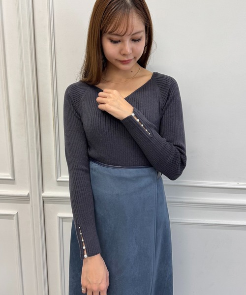 12Twelve Agenda（トゥエルブ　アジェンダ）の「ハートネック袖口アソートパールリブニットプルオーバー（ニット/セーター・レディース・ピンク/チャコールグレー/ブルー/ブラック/グレイッシュベージュ/オフホワイト/サックスブルー・M）」の21枚目の写真