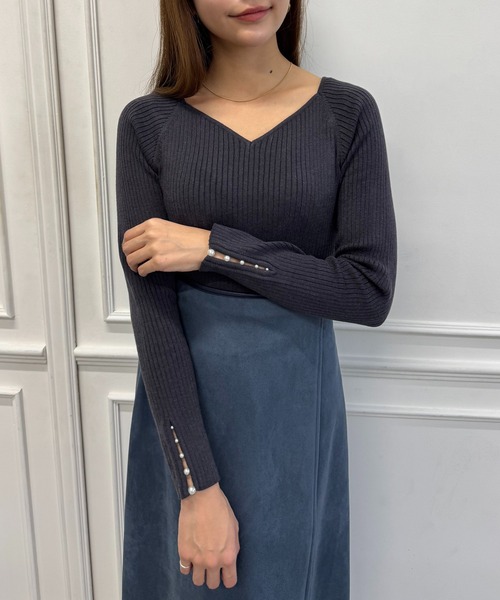 12Twelve Agenda（トゥエルブ　アジェンダ）の「ハートネック袖口アソートパールリブニットプルオーバー（ニット/セーター・レディース・ピンク/チャコールグレー/ブルー/ブラック/グレイッシュベージュ/オフホワイト/サックスブルー・M）」の22枚目の写真