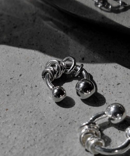 Soierie(ソワリー)の「トライバル コイル カフ (1P) / Tribal coil cuff (1P)(イヤーカフ・レディース・シルバー/シルバー×ゴールド/シルバー系・FREE)」の1枚目の写真