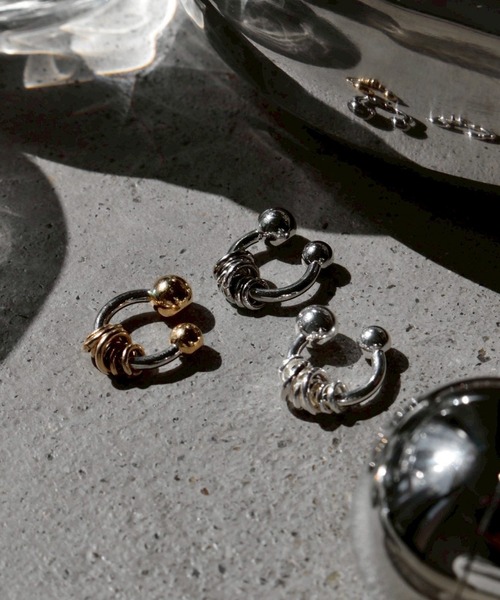 Soierie(ソワリー)の「トライバル コイル カフ (1P) / Tribal coil cuff (1P)(イヤーカフ・レディース・シルバー/シルバー×ゴールド/シルバー系・FREE)」の5枚目の写真