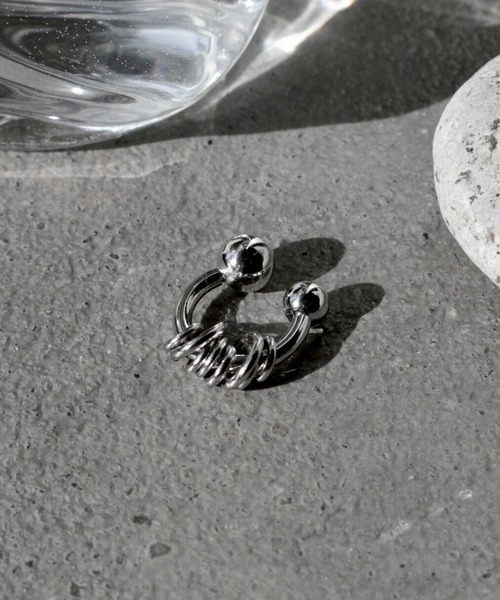 Soierie(ソワリー)の「トライバル コイル カフ (1P) / Tribal coil cuff (1P)(イヤーカフ・レディース・シルバー/シルバー×ゴールド/シルバー系・FREE)」の7枚目の写真