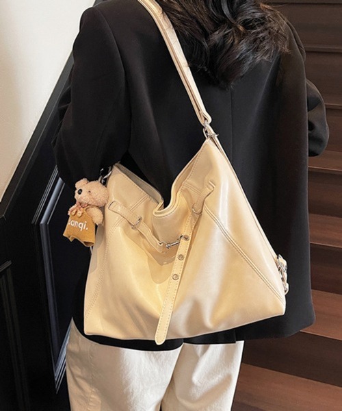 Chiina(チーナ)の「Chiina /【2way】 大容量 ベルテッドショルダーバッグ(ショルダーバッグ・レディース・グレー/オフホワイト/ブラウン/ブラック・FREE)」の13枚目の写真
