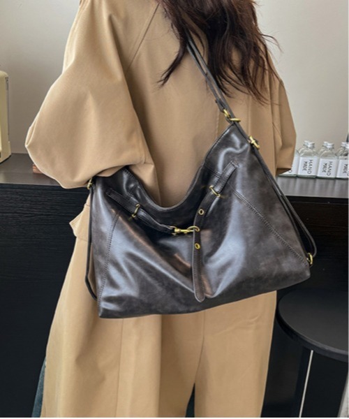 Chiina(チーナ)の「Chiina /【2way】 大容量 ベルテッドショルダーバッグ(ショルダーバッグ・レディース・グレー/オフホワイト/ブラウン/ブラック・FREE)」の15枚目の写真