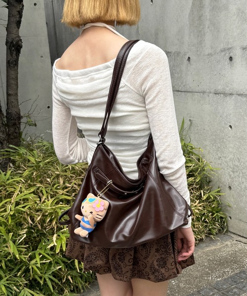 Chiina(チーナ)の「Chiina /【2way】 大容量 ベルテッドショルダーバッグ(ショルダーバッグ・レディース・グレー/オフホワイト/ブラウン/ブラック・FREE)」の5枚目の写真