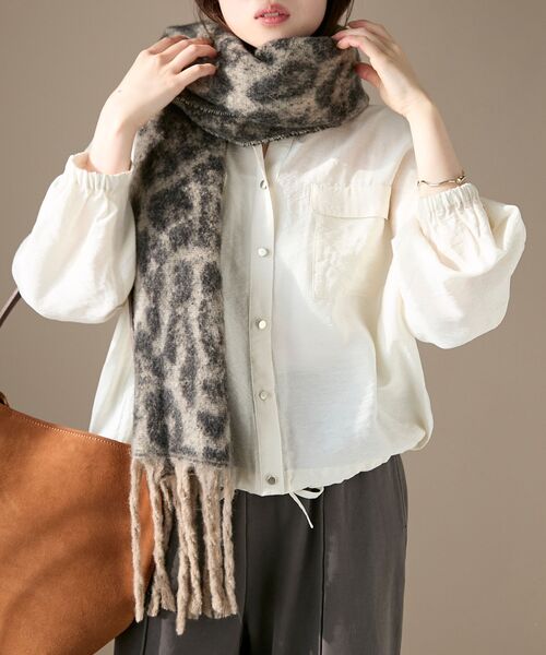 le.coeur blanc（ルクールブラン）の「《WEB限定アイテム》レオパードシャギーマフラー（マフラー・レディース・ベージュ/グレー・FREE）」の10枚目の写真