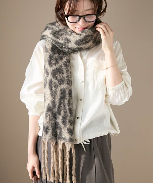 le.coeur blanc（ルクールブラン）の「《WEB限定アイテム》レオパードシャギーマフラー（マフラー・レディース・ベージュ/グレー・FREE）」の12枚目の写真