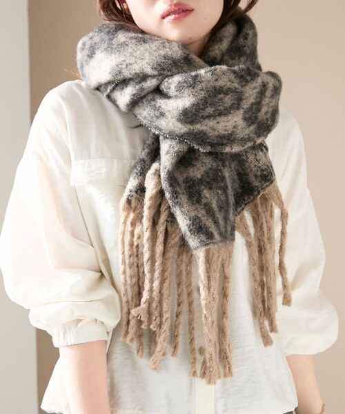 le.coeur blanc（ルクールブラン）の「《WEB限定アイテム》レオパードシャギーマフラー（マフラー・レディース・ベージュ/グレー・FREE）」の15枚目の写真