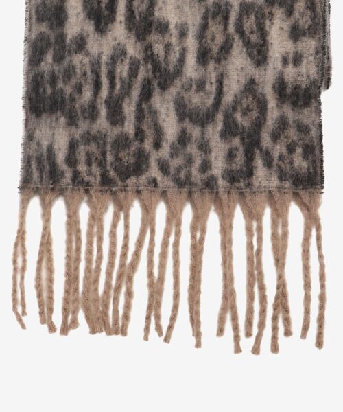 le.coeur blanc（ルクールブラン）の「《WEB限定アイテム》レオパードシャギーマフラー（マフラー・レディース・ベージュ/グレー・FREE）」の5枚目の写真