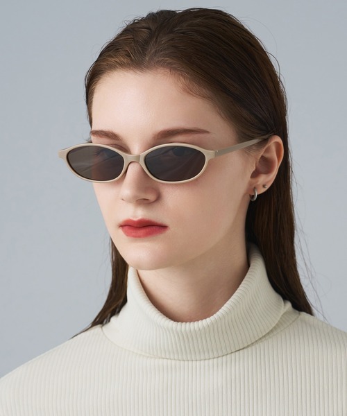 NUEF (ヌエフ)の「キャッツアイ型サングラス|カラーレンズ|トレンド|紫外線対策|UVカット|サングラス|NUEF|COLOR SUNGLASSES(サングラス・レディース・ライトブラウン/ブラウン/ブラック/カーキ・FREE)」の4枚目の写真