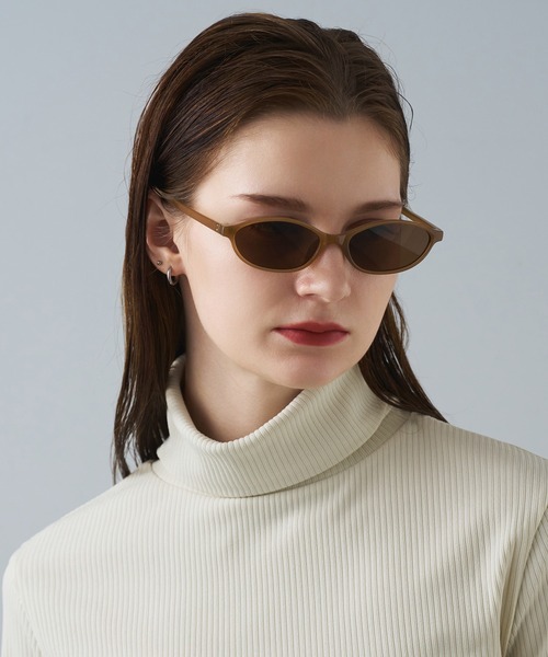 NUEF (ヌエフ)の「キャッツアイ型サングラス|カラーレンズ|トレンド|紫外線対策|UVカット|サングラス|NUEF|COLOR SUNGLASSES(サングラス・レディース・ライトブラウン/ブラウン/ブラック/カーキ・FREE)」の3枚目の写真