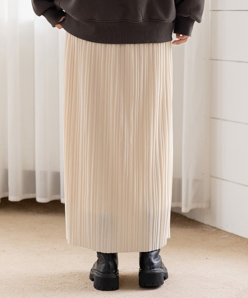DAY CLOSET（デイ クローゼット）の「【裏起毛/厚手/防寒/マキシ丈】ストンと落ち感。サイドスリットプリーツスカート レディース（スカート・レディース・チャコールグレー/ブラック/アイボリー・M/L）」の4枚目の写真
