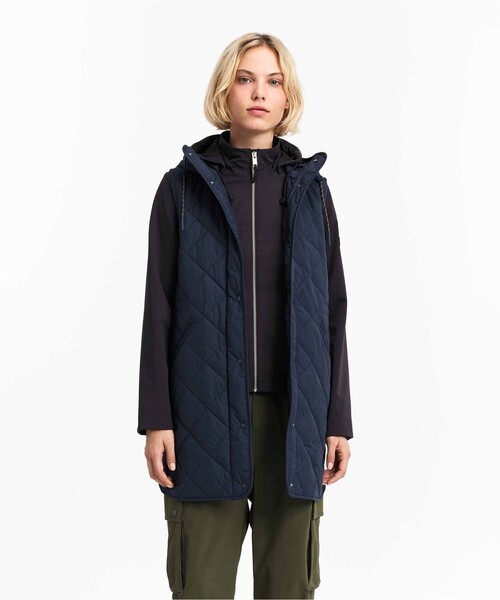AIGLE(エーグル)の「PrimaLoft中綿 撥水 インサレーション ダイヤモンドキルティングミドルベスト(ダウンベスト・レディース・ベージュ/ダークネイビー・38/36/40)」の5枚目の写真