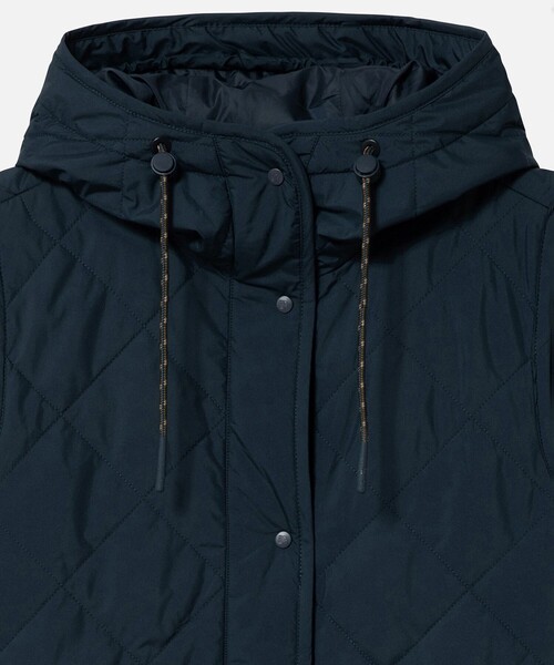 AIGLE(エーグル)の「PrimaLoft中綿 撥水 インサレーション ダイヤモンドキルティングミドルベスト(ダウンベスト・レディース・ベージュ/ダークネイビー・38/36/40)」の13枚目の写真