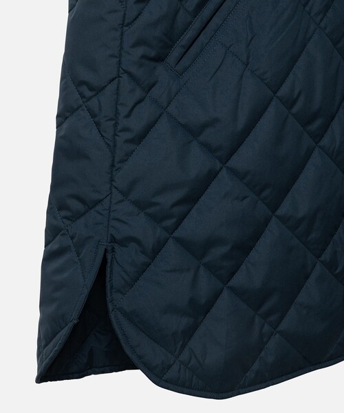 AIGLE(エーグル)の「PrimaLoft中綿 撥水 インサレーション ダイヤモンドキルティングミドルベスト(ダウンベスト・レディース・ベージュ/ダークネイビー・38/36/40)」の18枚目の写真