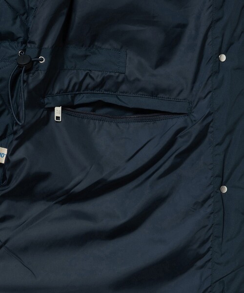 AIGLE(エーグル)の「PrimaLoft中綿 撥水 インサレーション ダイヤモンドキルティングミドルベスト(ダウンベスト・レディース・ベージュ/ダークネイビー・38/36/40)」の20枚目の写真