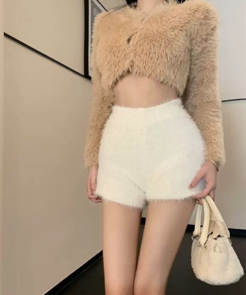 VIBGYOR（ヴィブジョー）の「【LAMPOON】シャギーニットショーツ（その他パンツ・レディース・ブラック/ホワイト・MEDIUM/LARGE/SMALL）」の2枚目の写真