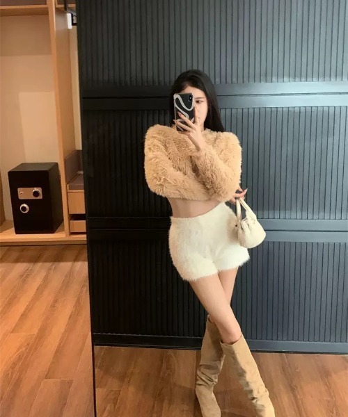 VIBGYOR（ヴィブジョー）の「【LAMPOON】シャギーニットショーツ（その他パンツ・レディース・ブラック/ホワイト・MEDIUM/LARGE/SMALL）」の6枚目の写真