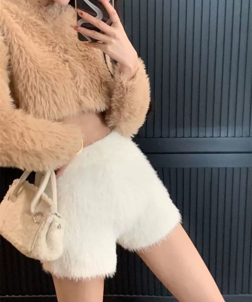 VIBGYOR（ヴィブジョー）の「【LAMPOON】シャギーニットショーツ（その他パンツ・レディース・ブラック/ホワイト・MEDIUM/LARGE/SMALL）」の7枚目の写真