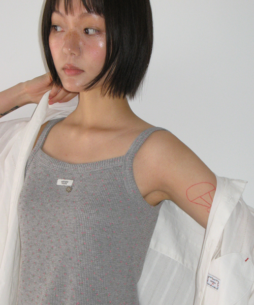 RONRON(ロンロン)の「WALFFLE FLORAL SLEEVELESS GREY(Tシャツ/カットソー・レディース・その他・FREE)」の1枚目の写真