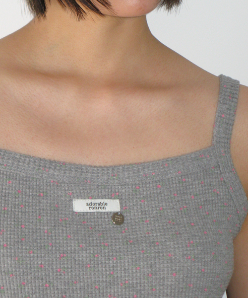 RONRON(ロンロン)の「WALFFLE FLORAL SLEEVELESS GREY(Tシャツ/カットソー・レディース・その他・FREE)」の2枚目の写真