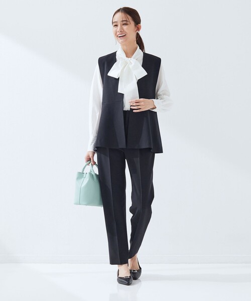 green label relaxing（グリーンレーベルリラクシング）の「［size SHORTあり］fleurie(フルリー) ペプラム ジレ（ベスト・レディース・オフホワイト/ネイビー・FREE/SHORT）」の18枚目の写真