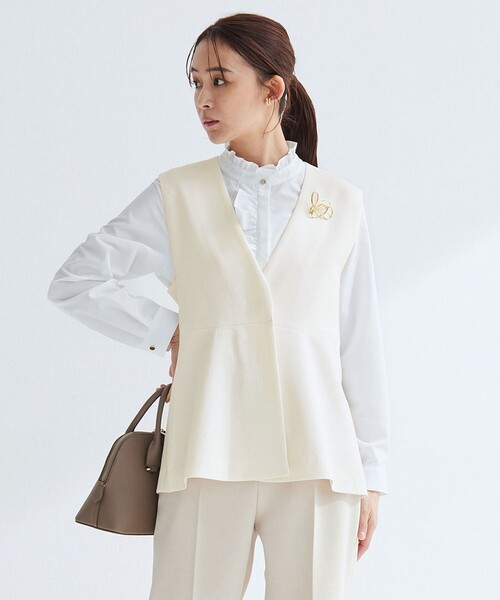 green label relaxing（グリーンレーベルリラクシング）の「［size SHORTあり］fleurie(フルリー) ペプラム ジレ（ベスト・レディース・オフホワイト/ネイビー・FREE/SHORT）」の15枚目の写真