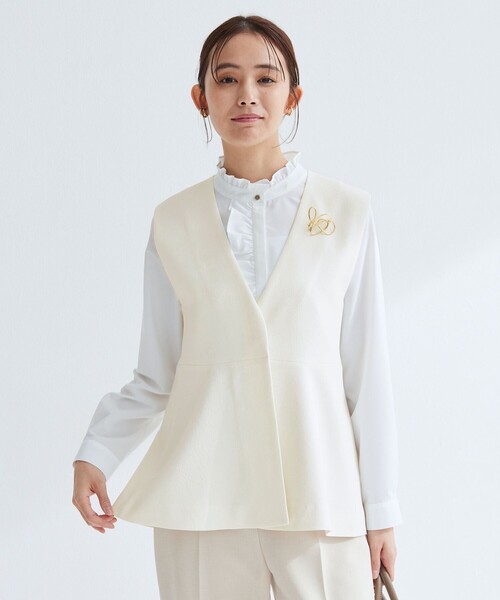 green label relaxing（グリーンレーベルリラクシング）の「［size SHORTあり］fleurie(フルリー) ペプラム ジレ（ベスト・レディース・オフホワイト/ネイビー・FREE/SHORT）」の14枚目の写真