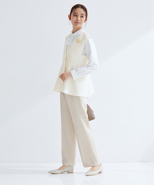 green label relaxing（グリーンレーベルリラクシング）の「［size SHORTあり］fleurie(フルリー) ペプラム ジレ（ベスト・レディース・オフホワイト/ネイビー・FREE/SHORT）」の11枚目の写真