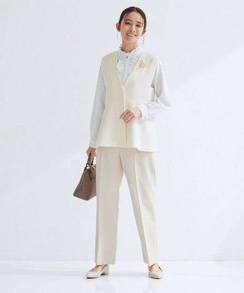 green label relaxing（グリーンレーベルリラクシング）の「［size SHORTあり］fleurie(フルリー) ペプラム ジレ（ベスト・レディース・オフホワイト/ネイビー・FREE/SHORT）」の10枚目の写真