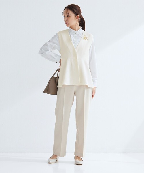 green label relaxing（グリーンレーベルリラクシング）の「［size SHORTあり］fleurie(フルリー) ペプラム ジレ（ベスト・レディース・オフホワイト/ネイビー・FREE/SHORT）」の9枚目の写真