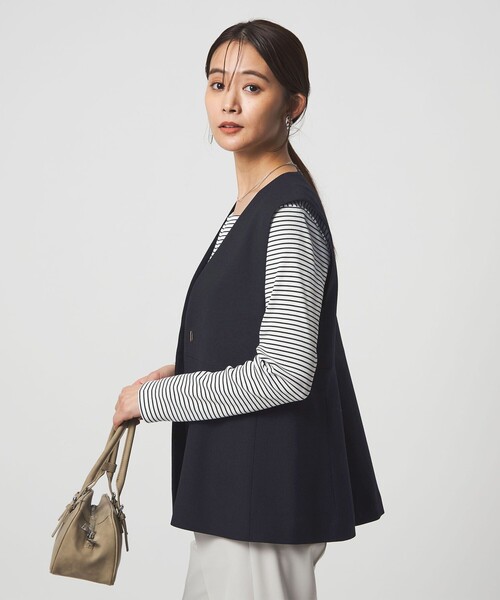 green label relaxing（グリーンレーベルリラクシング）の「［size SHORTあり］fleurie(フルリー) ペプラム ジレ（ベスト・レディース・オフホワイト/ネイビー・FREE/SHORT）」の5枚目の写真