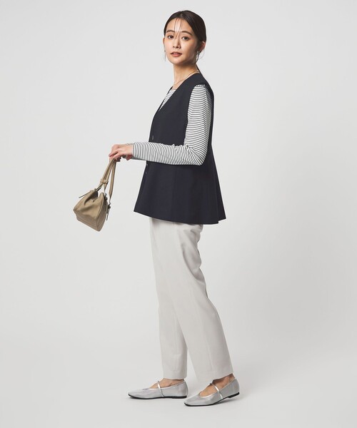 green label relaxing（グリーンレーベルリラクシング）の「［size SHORTあり］fleurie(フルリー) ペプラム ジレ（ベスト・レディース・オフホワイト/ネイビー・FREE/SHORT）」の3枚目の写真