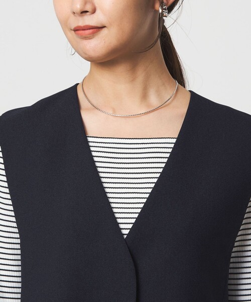 green label relaxing（グリーンレーベルリラクシング）の「［size SHORTあり］fleurie(フルリー) ペプラム ジレ（ベスト・レディース・オフホワイト/ネイビー・FREE/SHORT）」の5枚目の写真