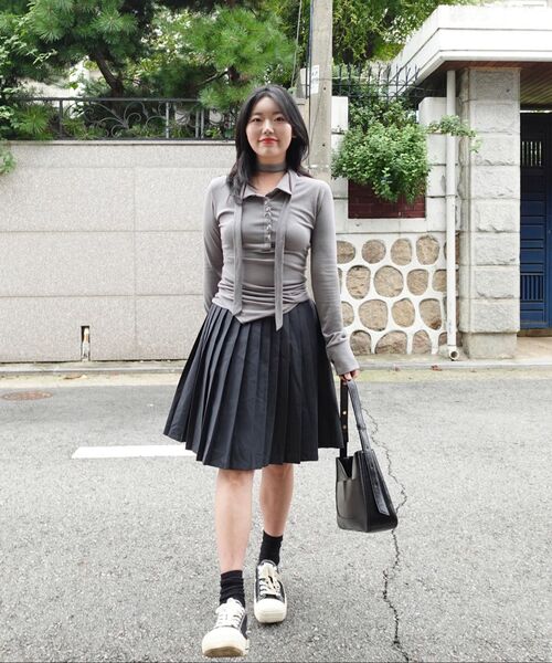 FLAREUP(フレアアップ)の「Asymmetrical Draped Shirt (FL-186_Gray)(ポロシャツ・レディース・グレー・1/2)」の22枚目の写真