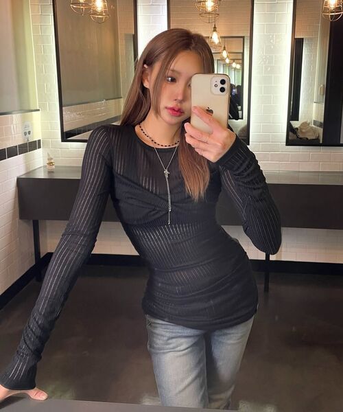 WESLEYHYUSTON(ウェズリーユーストン)の「DRAPE SEE-THROUGH SHIRRING LONG SLEEVE BLACK(Tシャツ/カットソー・レディース・その他・SMALL/MEDIUM)」の2枚目の写真