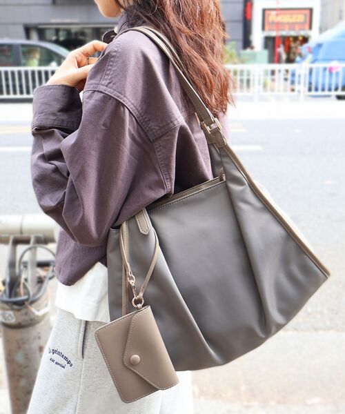 le.coeur blanc（ルクールブラン）の「ベルトハンドルナイロンショルダー（ショルダーバッグ・レディース・ブラック/グレー・FREE）」の2枚目の写真