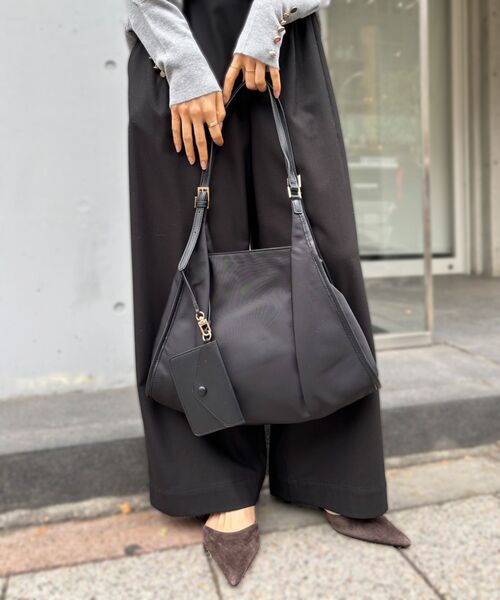 le.coeur blanc（ルクールブラン）の「ベルトハンドルナイロンショルダー（ショルダーバッグ・レディース・ブラック/グレー・FREE）」の15枚目の写真