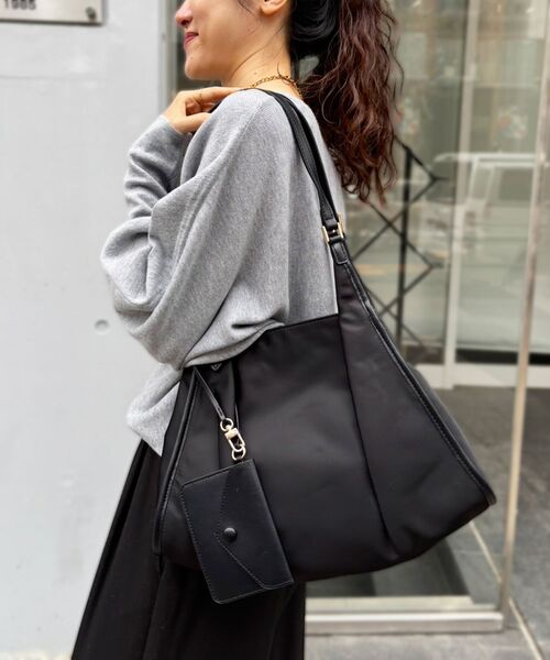 le.coeur blanc（ルクールブラン）の「ベルトハンドルナイロンショルダー（ショルダーバッグ・レディース・ブラック/グレー・FREE）」の16枚目の写真