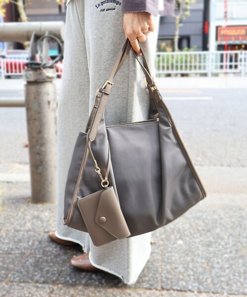 le.coeur blanc（ルクールブラン）の「ベルトハンドルナイロンショルダー（ショルダーバッグ・レディース・ブラック/グレー・FREE）」の19枚目の写真