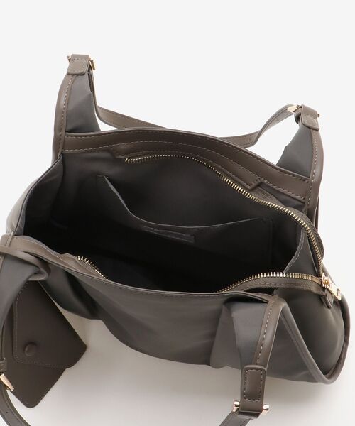 le.coeur blanc（ルクールブラン）の「ベルトハンドルナイロンショルダー（ショルダーバッグ・レディース・ブラック/グレー・FREE）」の10枚目の写真