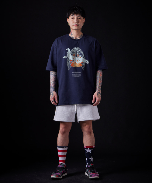 ASTRAL PROJECTION（アストラルプロジェクション）の「[オーバーサイズ]イナー スペース 13番手 綿 ラウンドネック 半袖Tシャツ_ネイビー（Tシャツ/カットソー・メンズ・その他・LARGE/MEDIUM/X-LARGE/XX-LARGE）」の4枚目の写真