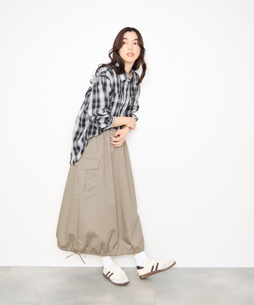 Mac-House（マックハウス）の「バルーンカーゴスカート（スカート・レディース・ネイビー/ベージュ・FREE）」の6枚目の写真