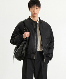TNGT（ティーエヌジーティー）の「Crop Padded MA-1 Bomber Jacket (Black) TNJU5F106BK（MA-1）」